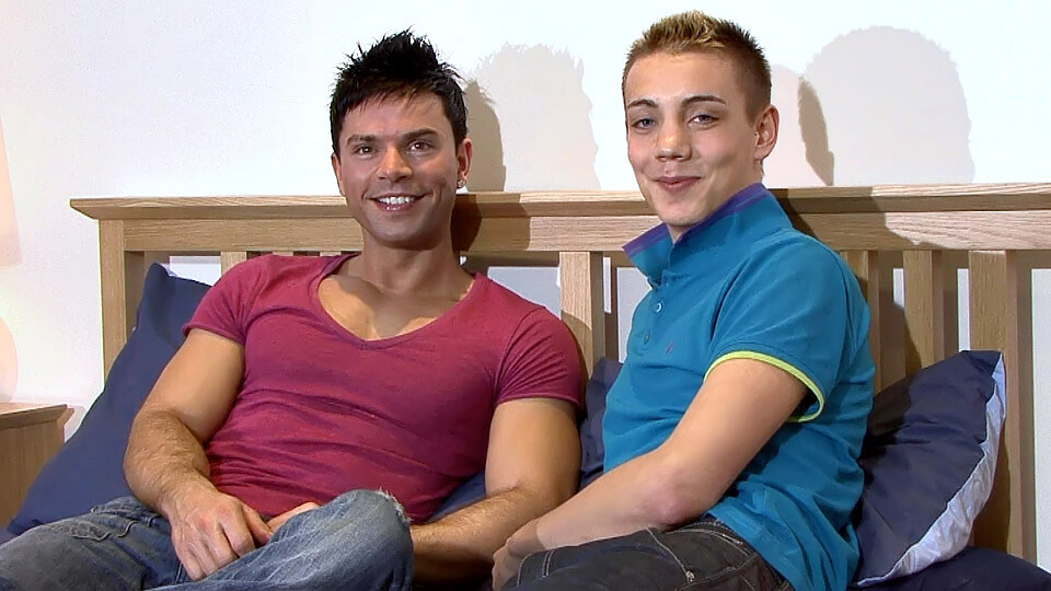 Muscle Top Dave Thrusts Into Young Jake!