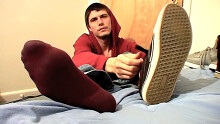 Bentley Gets His Foot Sticky